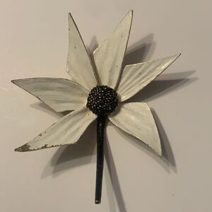 Vintage Jeanne Flower‎ Brooch Pin